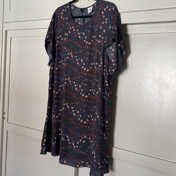 CABI "MUSE" 🩶GRAY🩶 MULTICOLOR FLORAL SHORT FLUTTER DRESS SIZE LARGE 🌟NWOT🌟 - Picture 5 of 15